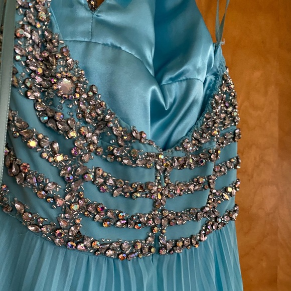 Tony Bowls Gown size 4 - Picture 5 of 7